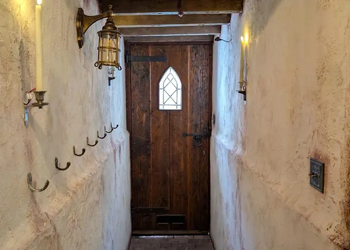Witchcraft And Wizardry - بيت للعطل